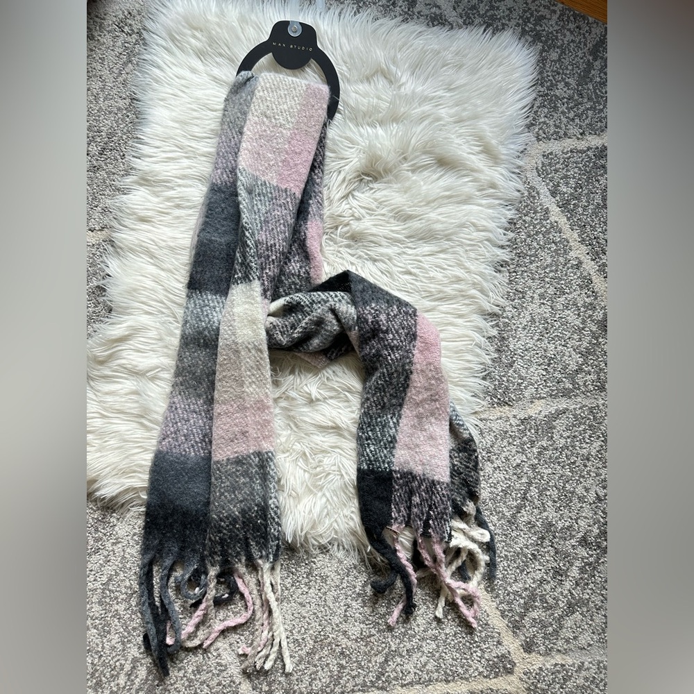 Max Studio cozy scarf